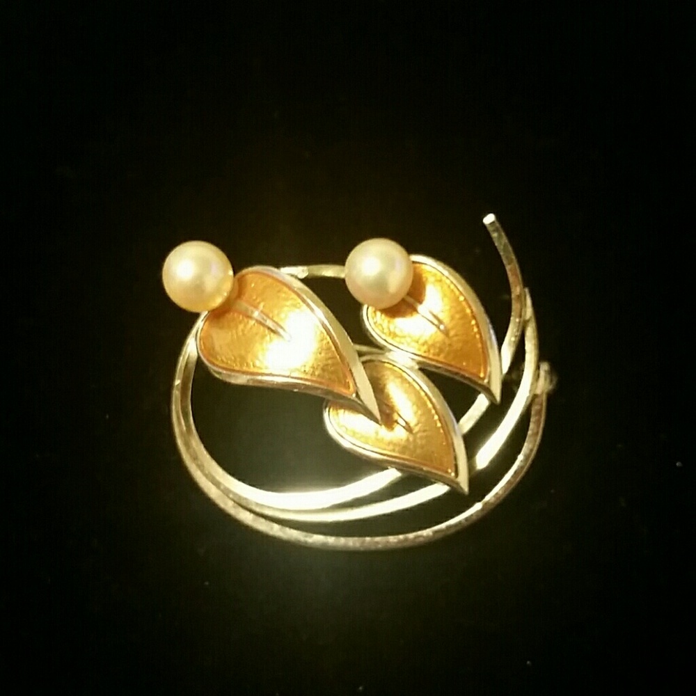 Sterling Silver Brooch Pearl Enamel Design